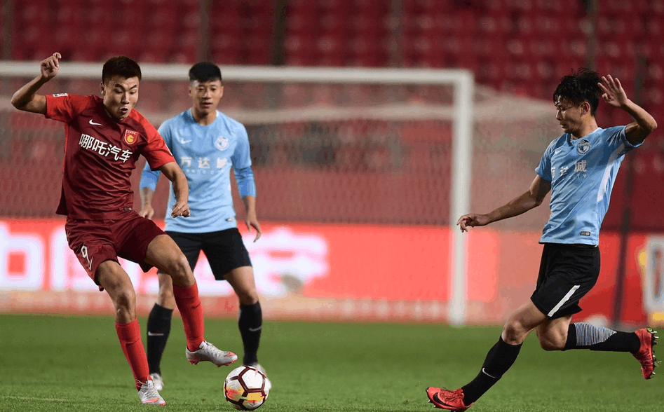 开云官方网站-中超今夜走向成谜，广州队遗憾出局，目标明确，身体对抗强度拉满
