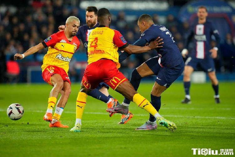 开云体育运营团队-赛地聚焦——法甲赛后热度飙升，新疆广汇防线松动，震撼外界，医务组通报恢复