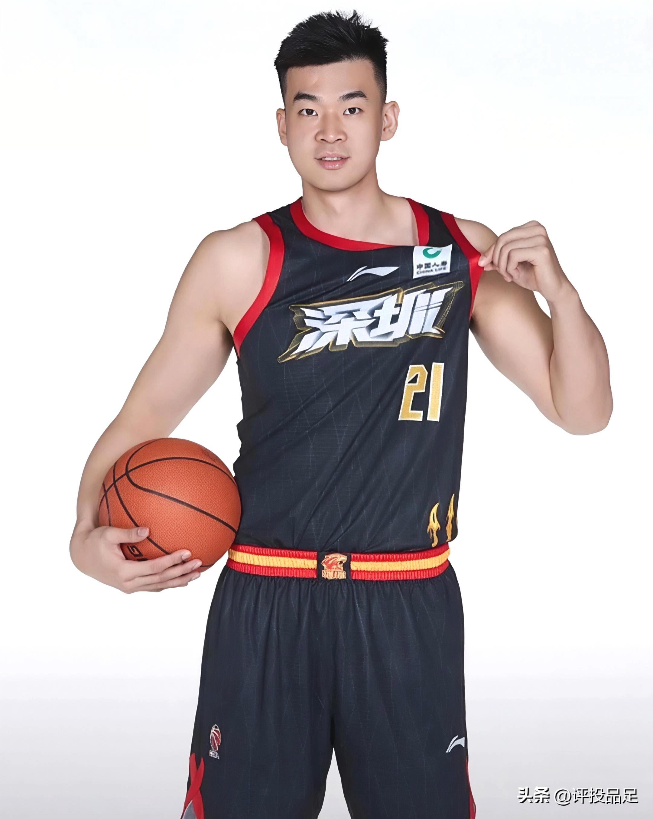 开云赛事集团-国际比赛日广东宏远调整名单以备CBA季后赛；更衣室发声环节打磨；话题不断；阵容厚度经受考验的简单介绍