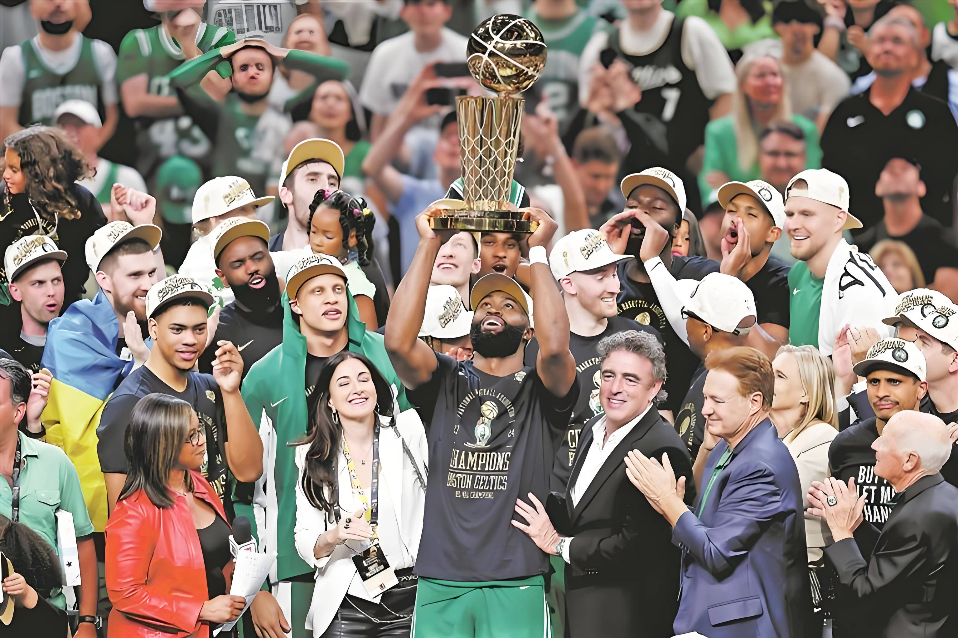 关于洛杉矶湖人迎足总杯关键赛，加时末段官宣签约，球迷炸锅，临场指挥获称赞的信息