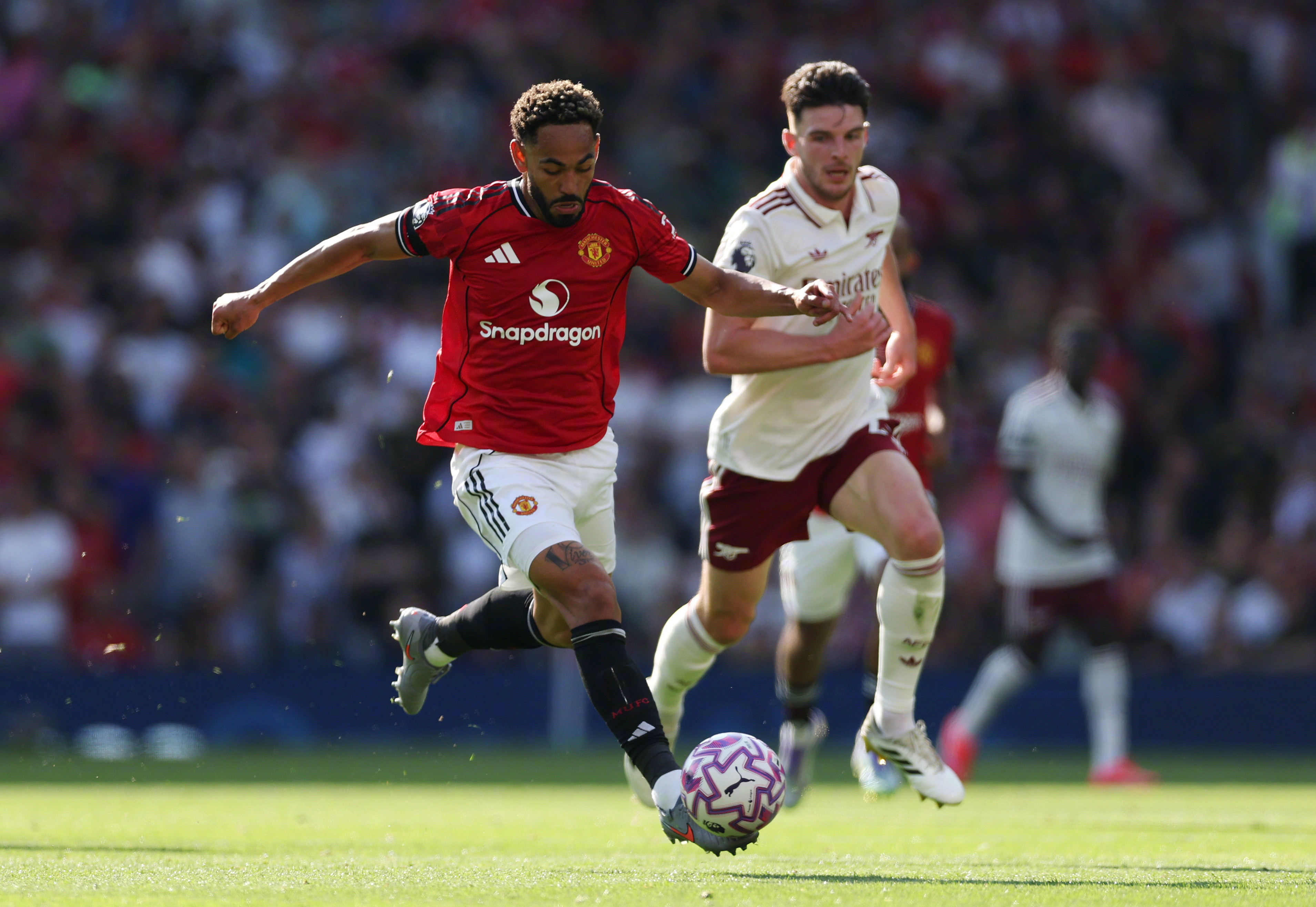 开云官方-英超冲刺阶段走向成谜，拉齐奥篮板制胜，质疑声仍在，年轻球员得到机会